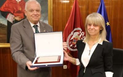 Presidente recibe galardón entregado por la Universidad Complutense de Madrid