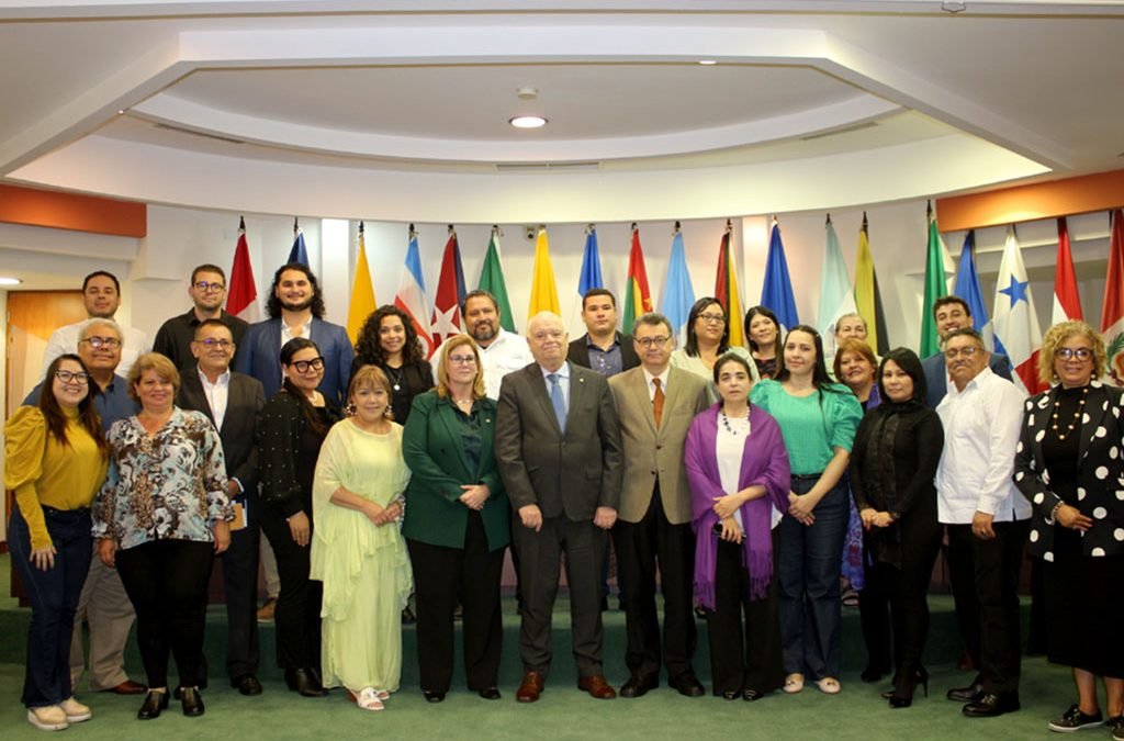 Presidente participa en encuentro de la Red Dialoga en Costa Rica