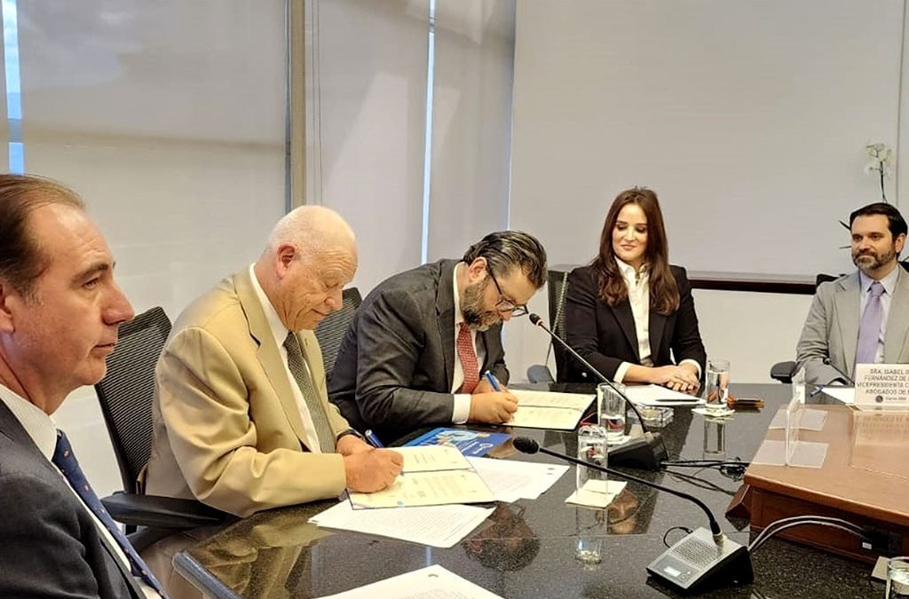 Firma de convenio con el Ilustre y Nacional Colegio de Abogados de México